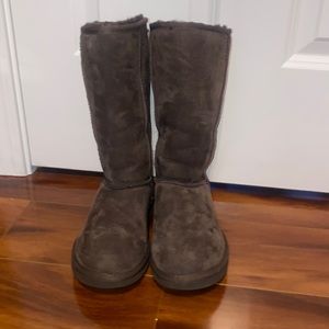 BROWN UGGS